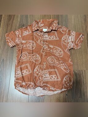 Kids' Rust Short-Sleeve Button-Down Shirt with Game Controller Print